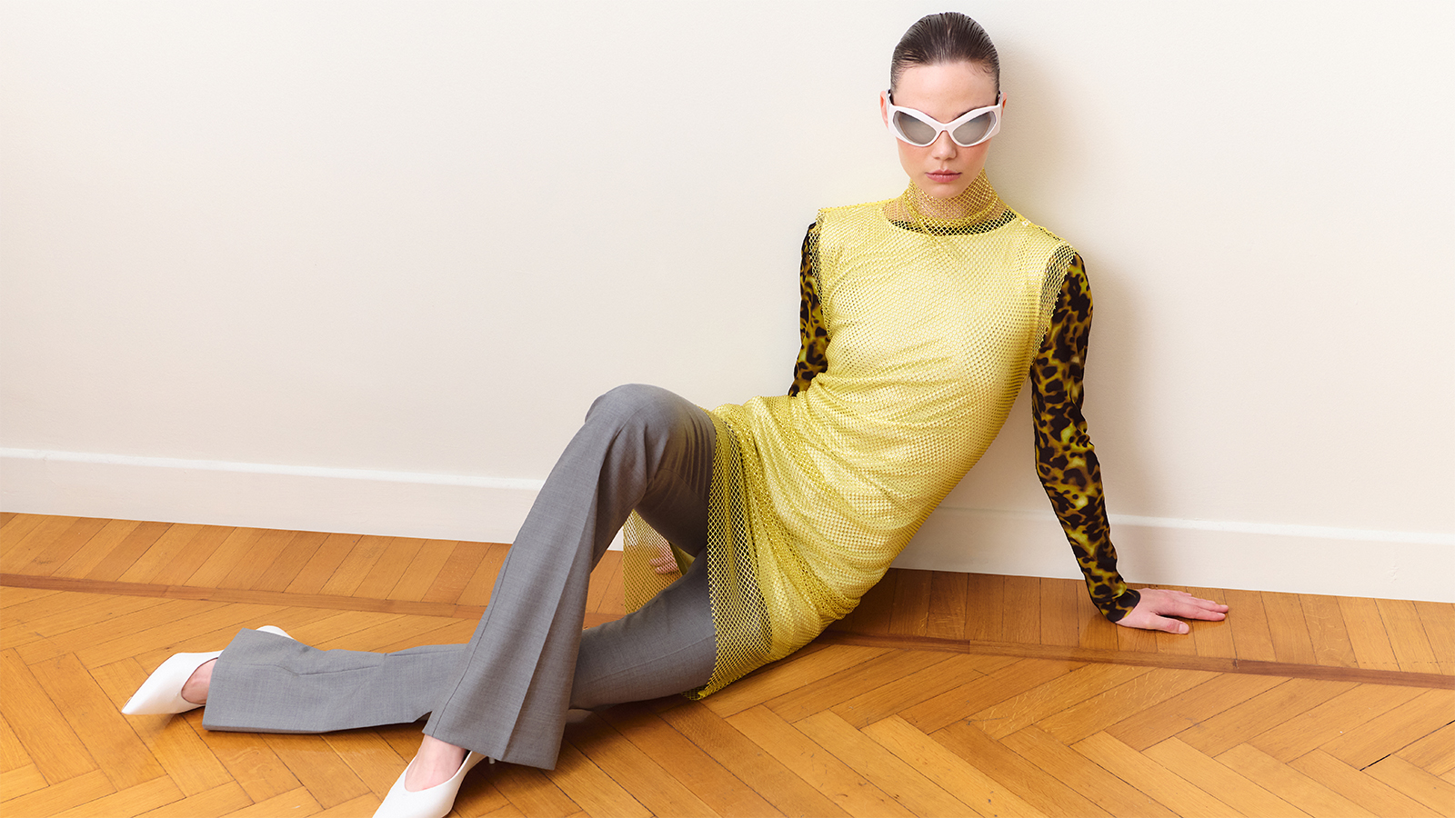Vestido sin mangas con pedrería